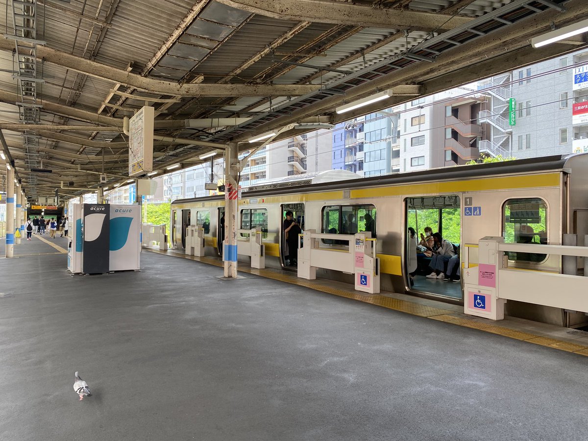 S駅 tweet media