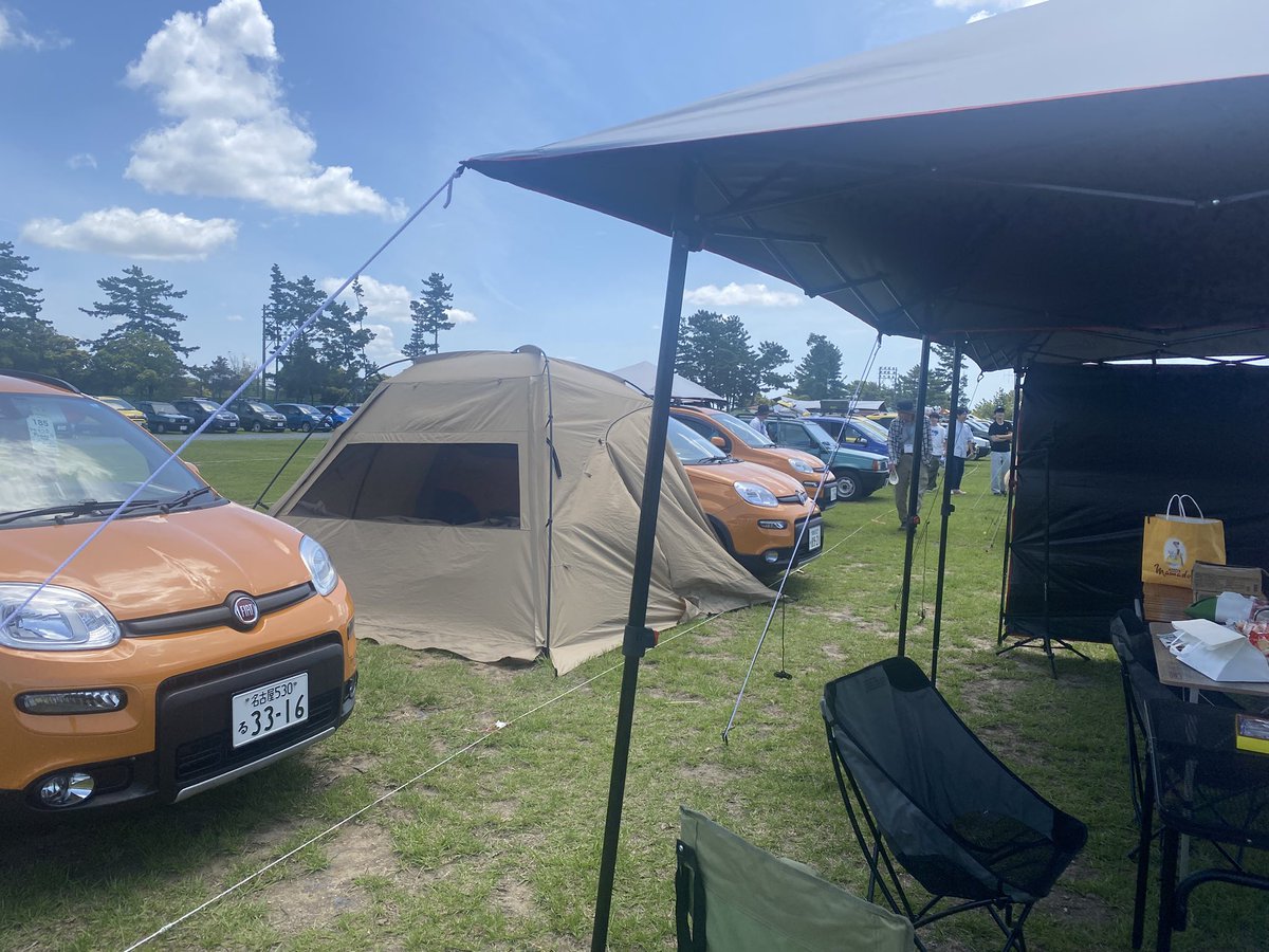 up_anda's tweet photo. こちら修理中のモンテ号の代車のあかりん号、初？リーノかな？
テントに紛れさせてもらって、まったり。
そして並べられなかったパンダ2並び…
次回はアレッシイ号復活できてたらいいなあ。
#パンダリーノ https://t.co/39hxPMip4E