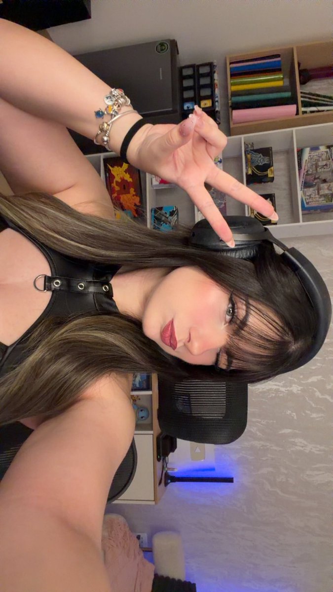 GirlOfNox tweet media
