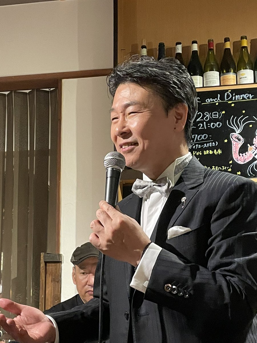 mikotohouse's tweet photo. 昨夜は恒例のMUSIC dinner
遠藤さんの歌声は相変わらず素晴らしく
今回は目の前のテーブルだったので
推しがすぐ目前でやばかったですw
今月は前半にYoung Liveもあったので
ケリーくん達も���テキな音楽を用意してくれました。
来月も楽しみ😊 https://t.co/MMC6aJLlIs