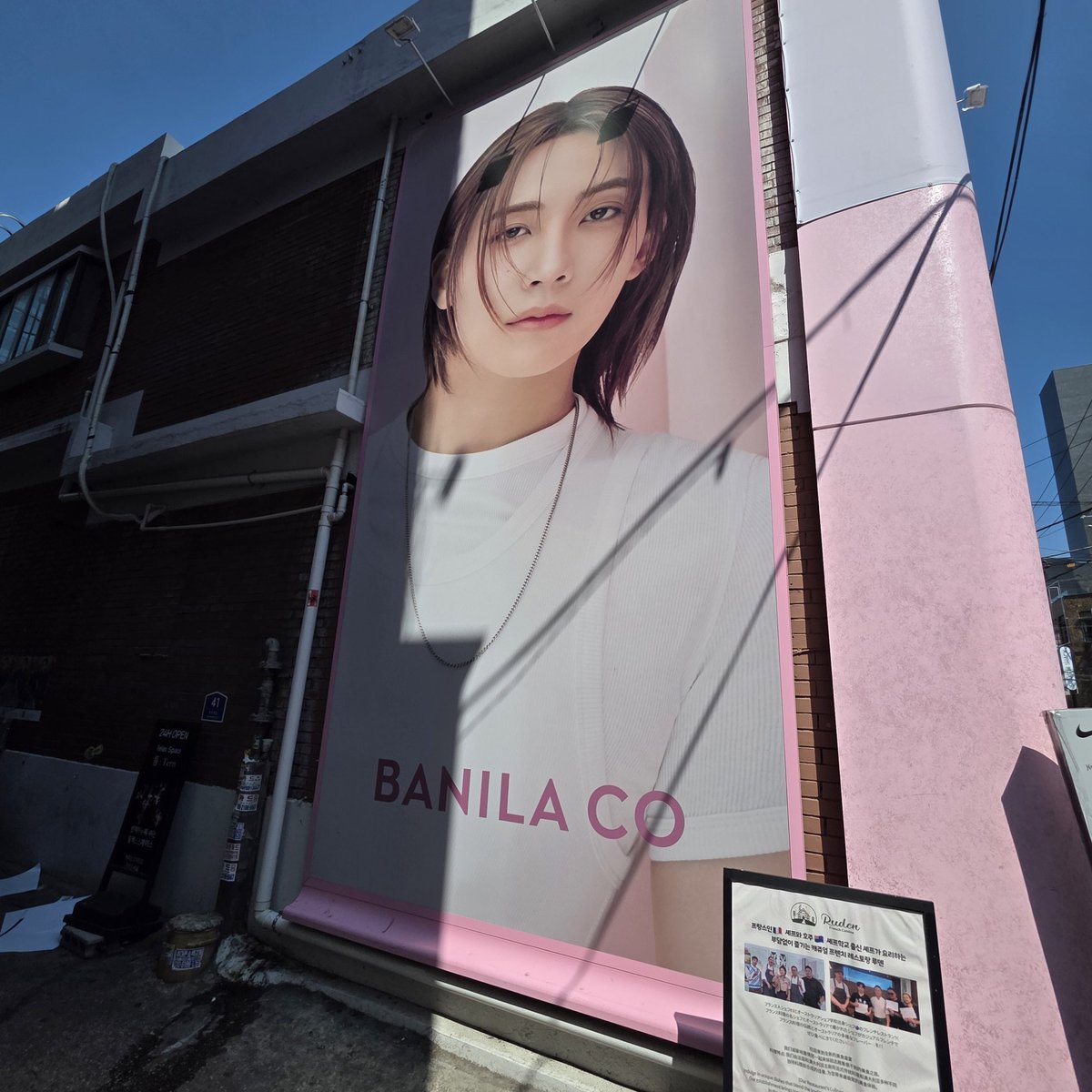 cldpal09's tweet photo. 待って、私23日同じ場所で写真取ってるだけど😲😲
この場所って聖水ですよね？？
ジョンハンさんと運命ってことですか？？ https://t.co/hwCsVNHjKJ