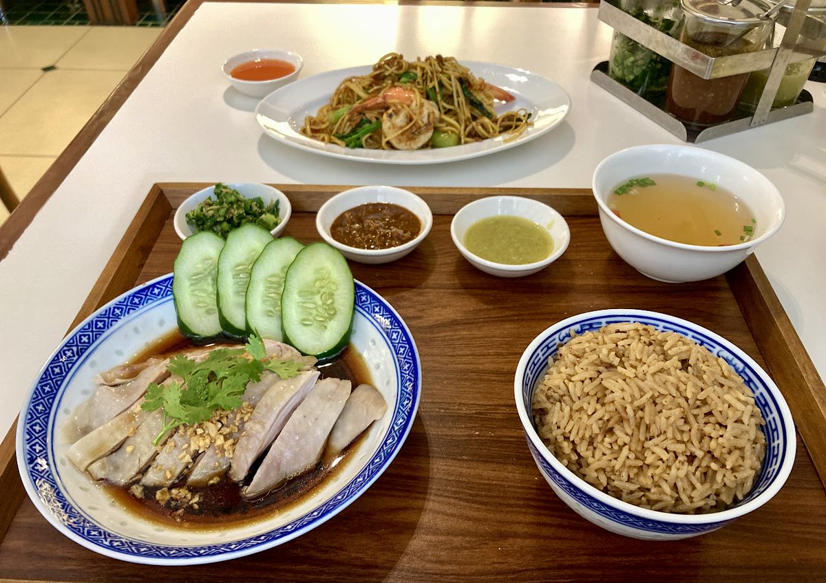 V1PERsk's tweet photo. @moodycatttt ข้าวมันไก่เบตง จางเจียหยี ซอยอารี ค้าบ https://t.co/NQZZmrl1J0
