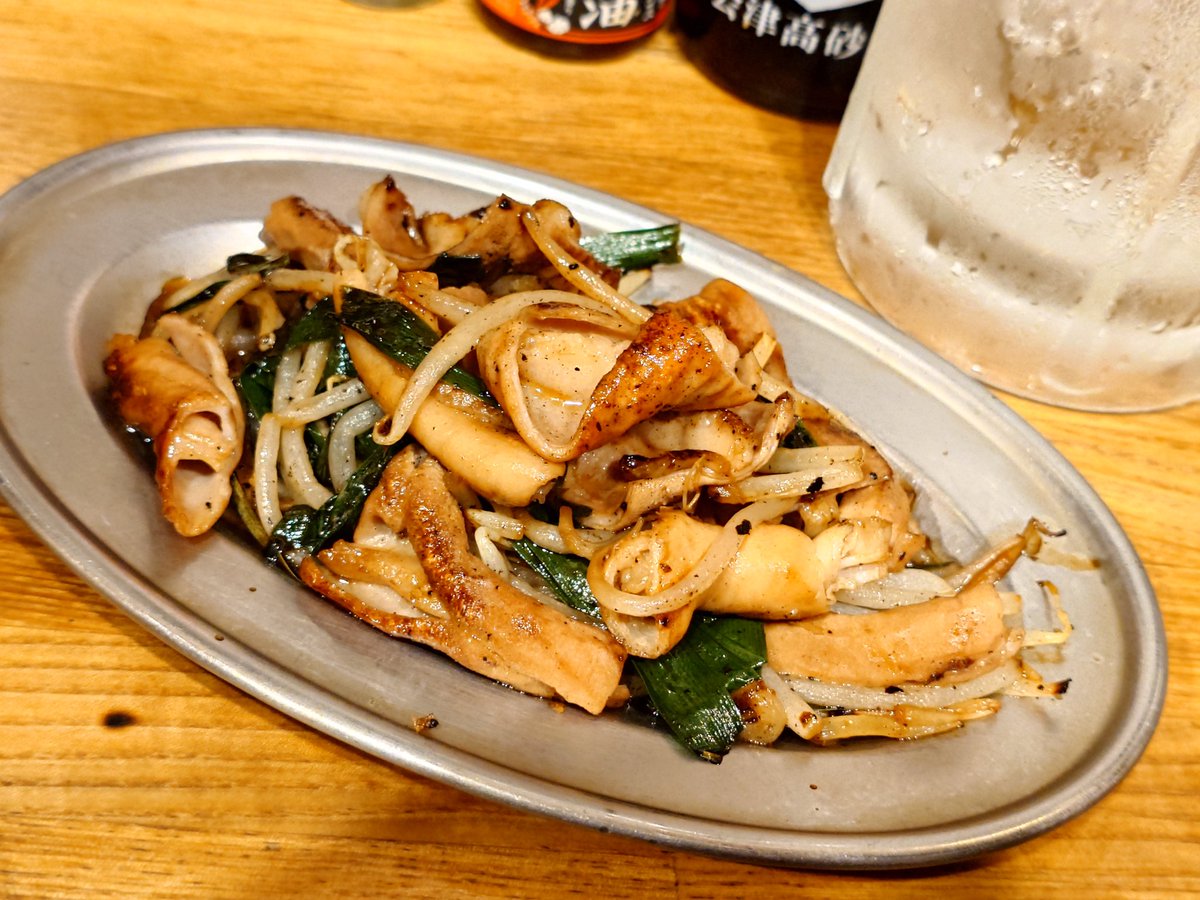 checkitfood's tweet photo. 金曜日一杯ひっかけて帰ろうとぶた横丁寄って、店出たとこで今日は夕飯用意なしとの連絡
〆にMATSURIKA寄って胡麻みそ担々麺
日曜夜勤明けでって思ってたけど休みだったからこのタイミングで寄って正解だったな https://t.co/nd8RNYhGkF