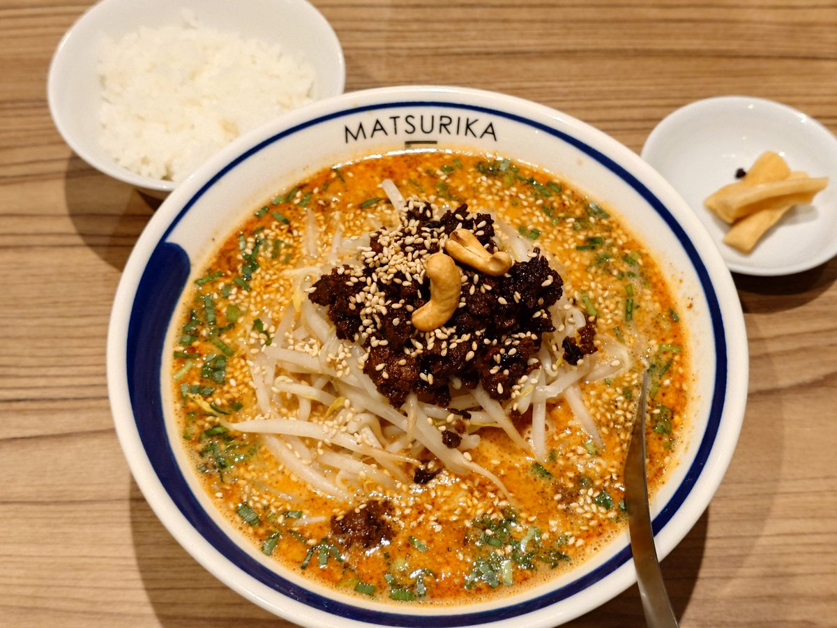 checkitfood's tweet photo. 金曜日一杯ひっかけて帰ろうとぶた横丁寄って、店出たとこで今日は夕飯用意なしとの連絡
〆にMATSURIKA寄って胡麻みそ担々麺
日曜夜勤明けでって思ってたけど休みだったからこのタイミングで寄って正解だったな https://t.co/nd8RNYhGkF