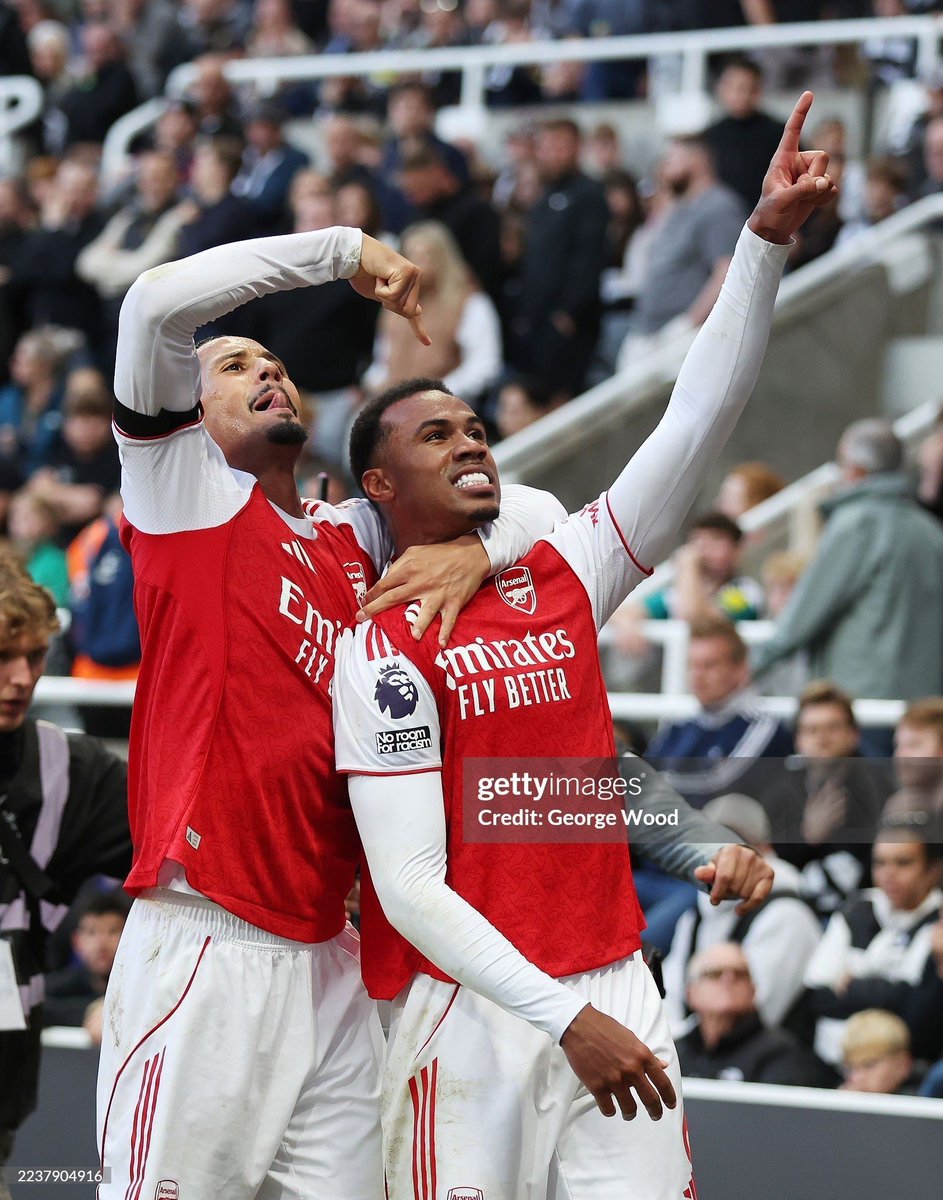 Throwback Arsenal tweet media