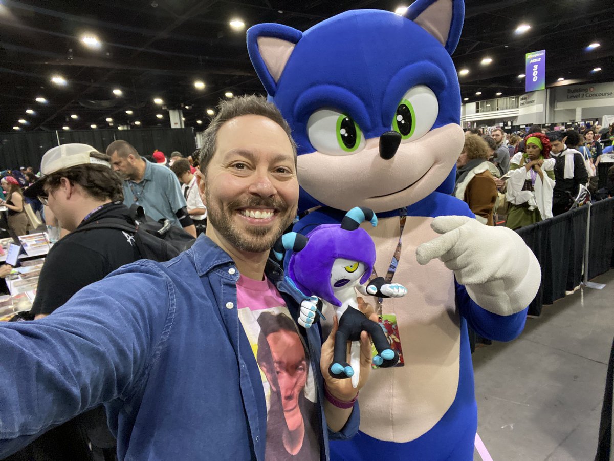 lpbtheactor's tweet photo. Looks like Sonic ran into a couple of Zeti from #SonicLostWorld yesterday at @MomoCon! Not only did he encounter Zazz (@VoiceOfOBrien [who also voiced #Infinite]), but he also found Zor (@samriegel). https://t.co/zDoSQQSmjQ