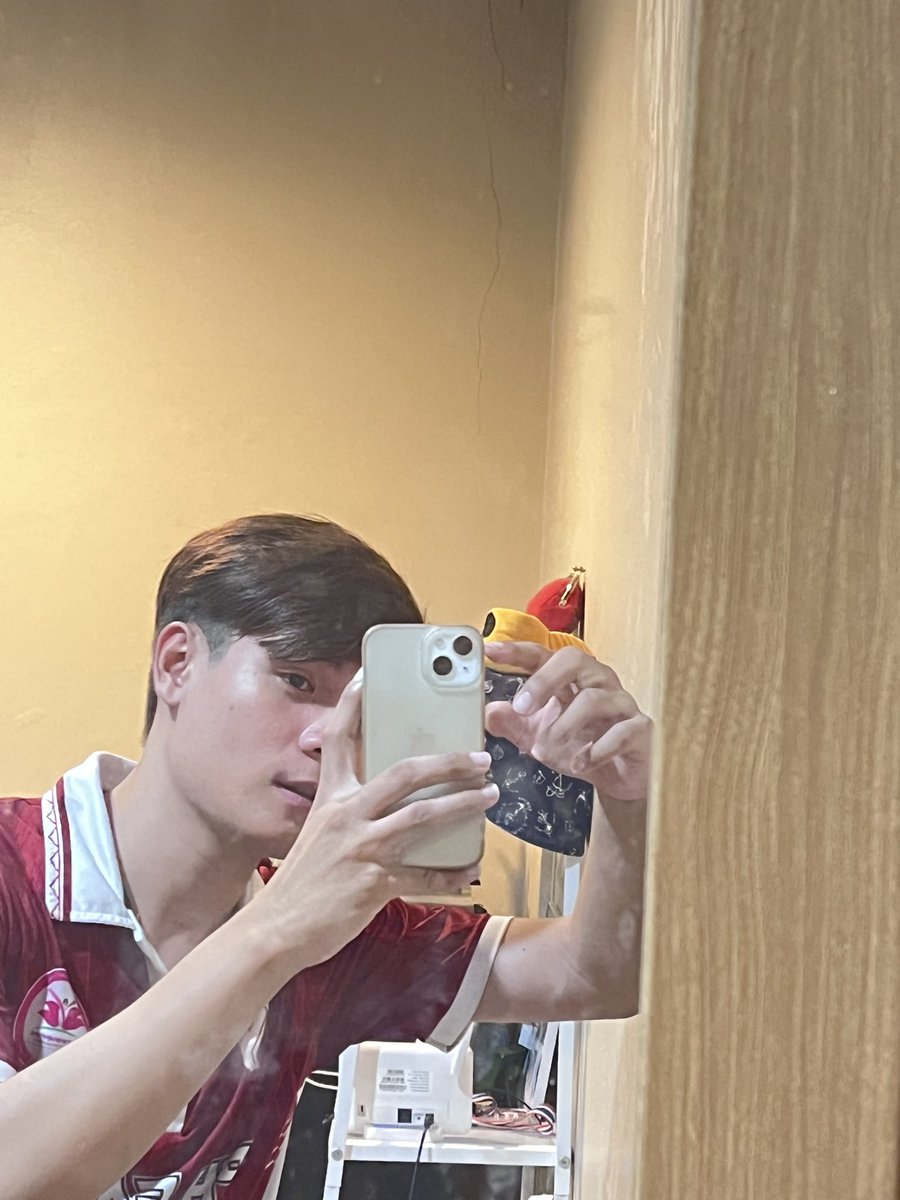 hunte48560's tweet photo. ที่ผมใส่เสื้อแดง ไม่ได้แปลว่าผมจะแรง…🤯 https://t.co/w54AqIJ046