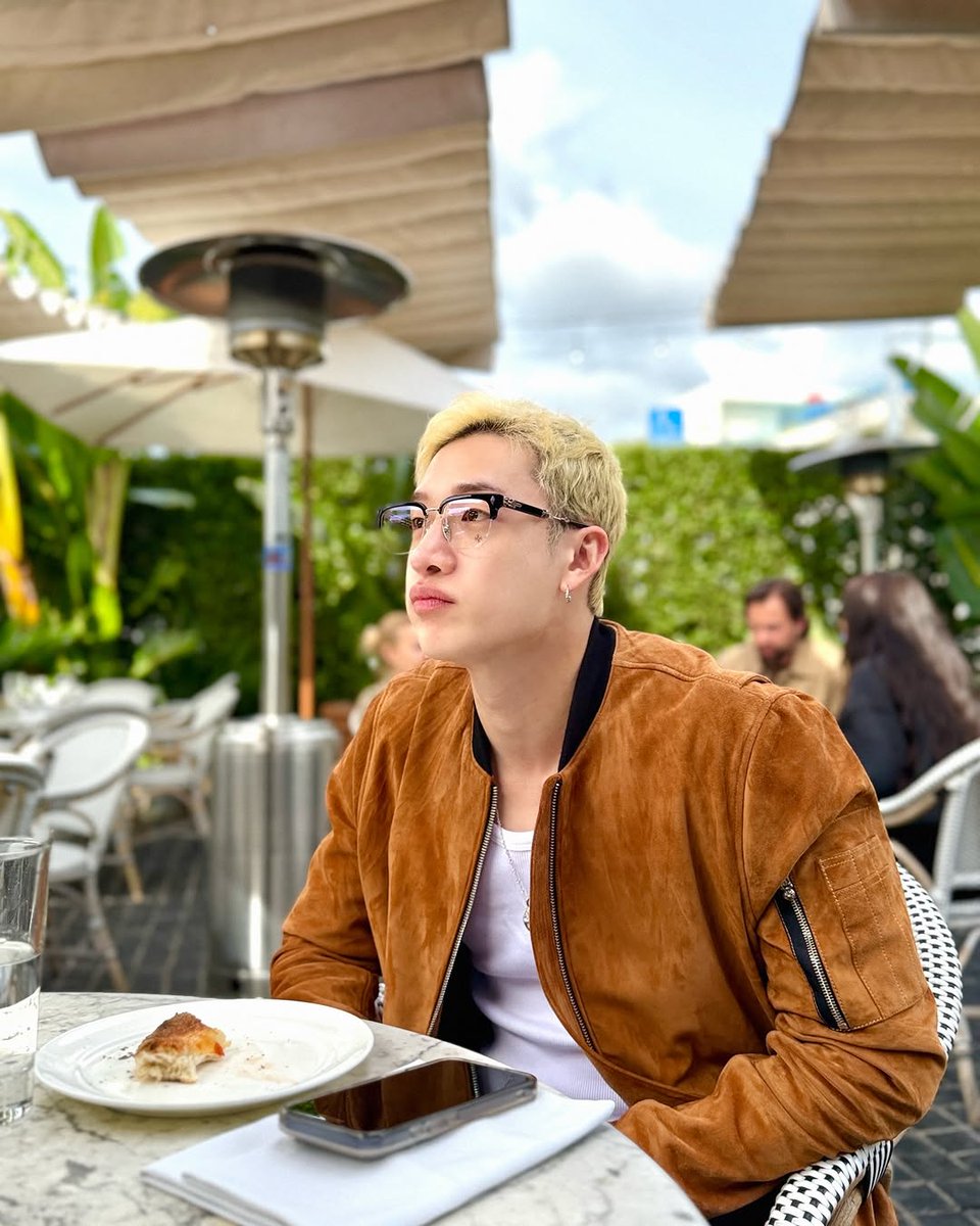 Chris tweet media