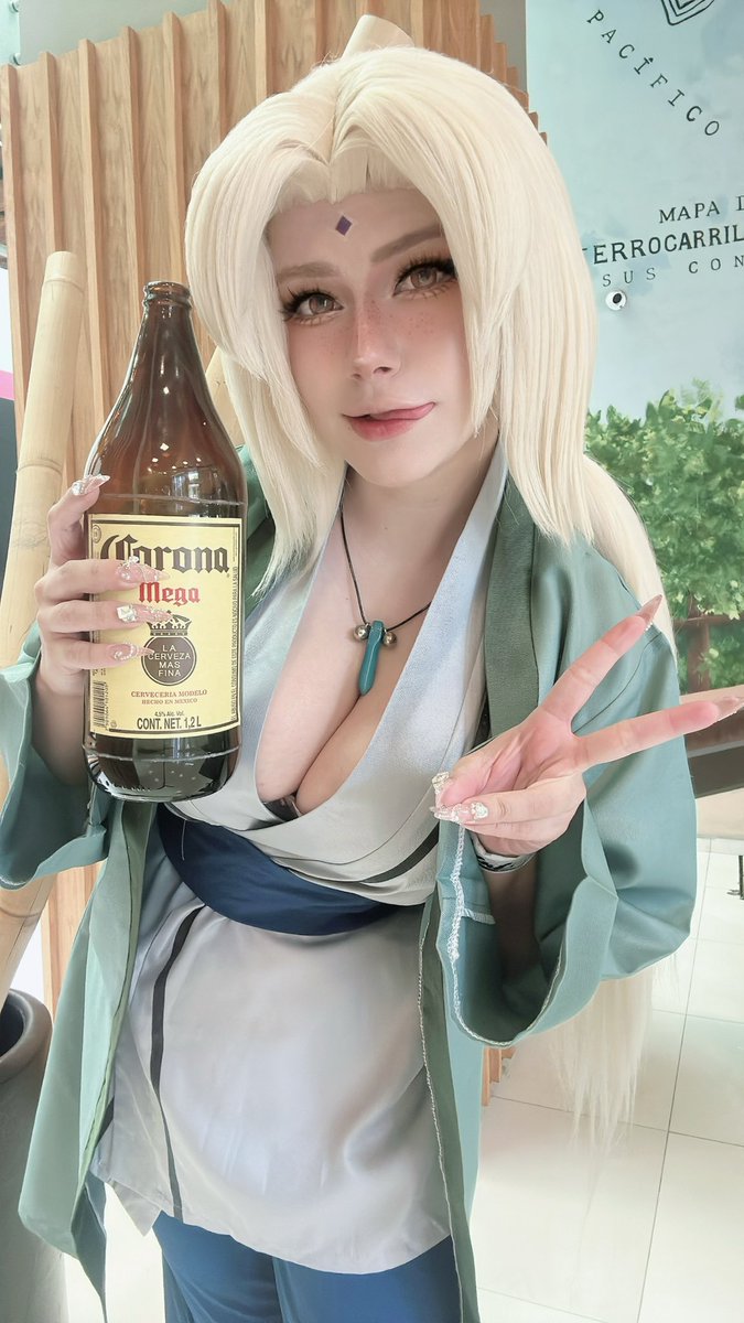 PunkMacarroni's tweet photo. 🍺Tsunade Senju 🍺
Algún día me gustaría re hacer este cosplay con tela mejores y una peluca mas pro

Mucha gente si creía que me estaba tomando una caguama en el evento pero yo lo llevaba de prop 😔 https://t.co/0OEv6WdSa3