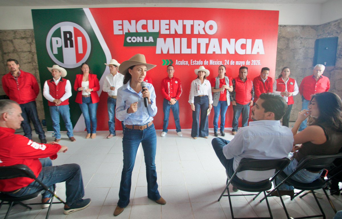 PRI_EDOMEX's tweet photo. En #Aculco hay priistas que siguen organizándose, trabajando y defendiendo a su comunidad aun en los momentos más difíciles.

Hoy nuestra Presidenta, @CristinaRuiz_S, se reunió con una militancia que mantiene vivo al partido desde el territorio, cerca de la gente y lejos de los intereses personales.

Frente al abandono que vive el Estado de México, el PRI sigue construyendo con mujeres y hombres que conocen su municipio, escuchan a las familias y no aparecen solo en tiempos electorales.

Aculco tiene gente con convicción, trabajo y ganas de recuperar el rumbo de su comunidad.

#PRIEdomex #PRIDeTerritorio