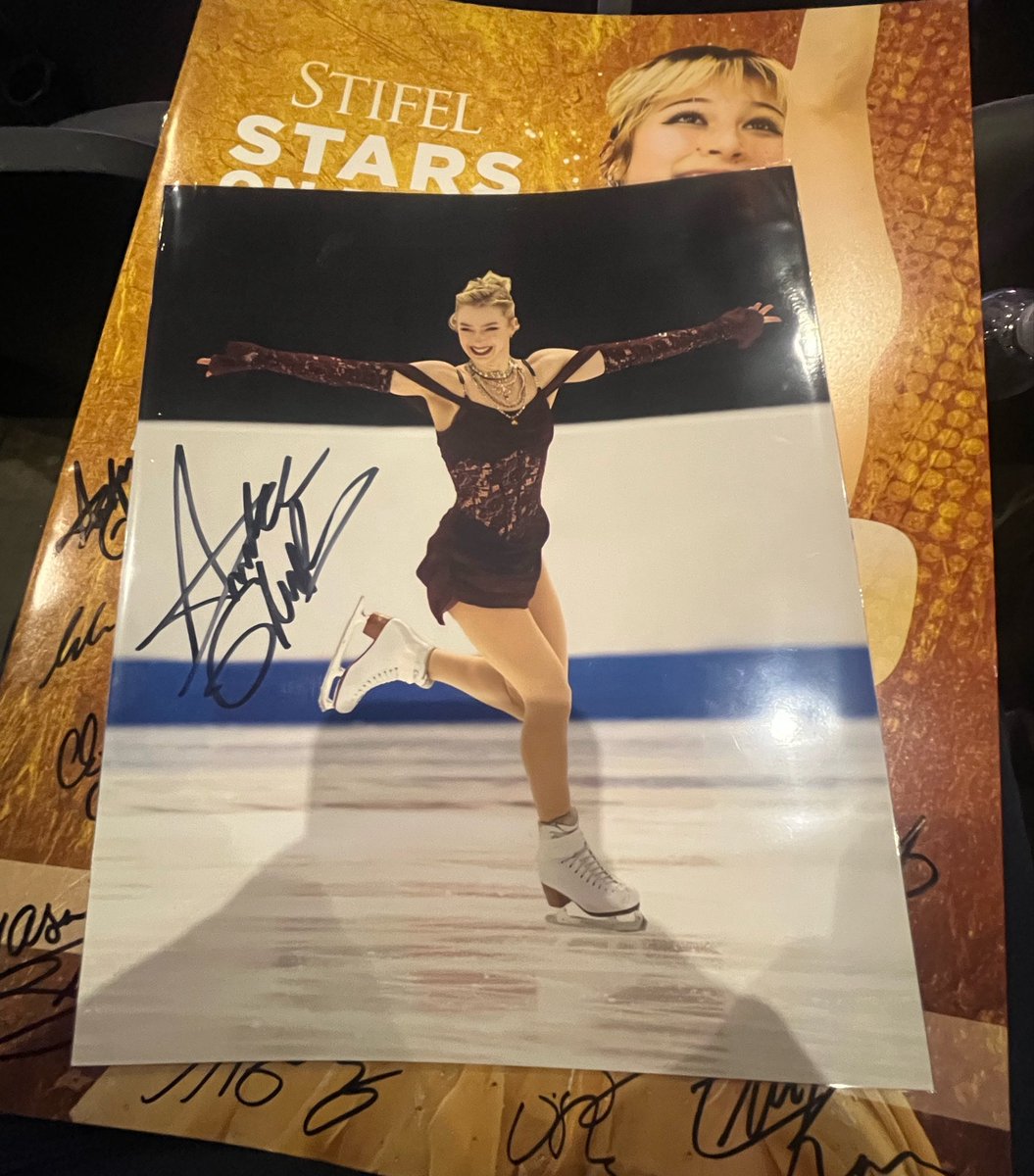 wildestdagger's tweet photo. nobody asked BUT I GOT A SIGNED PHOTO OF AMBER 😭😭 https://t.co/EDhXcxOkFj