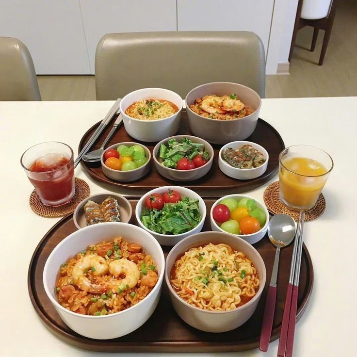 LUHRANA's tweet photo. ⠀
Happy Monday! Waktunya sarapan dan liat siapa yang bantu masak pagi ini? 
⠀ https://t.co/pK5dhop9A5