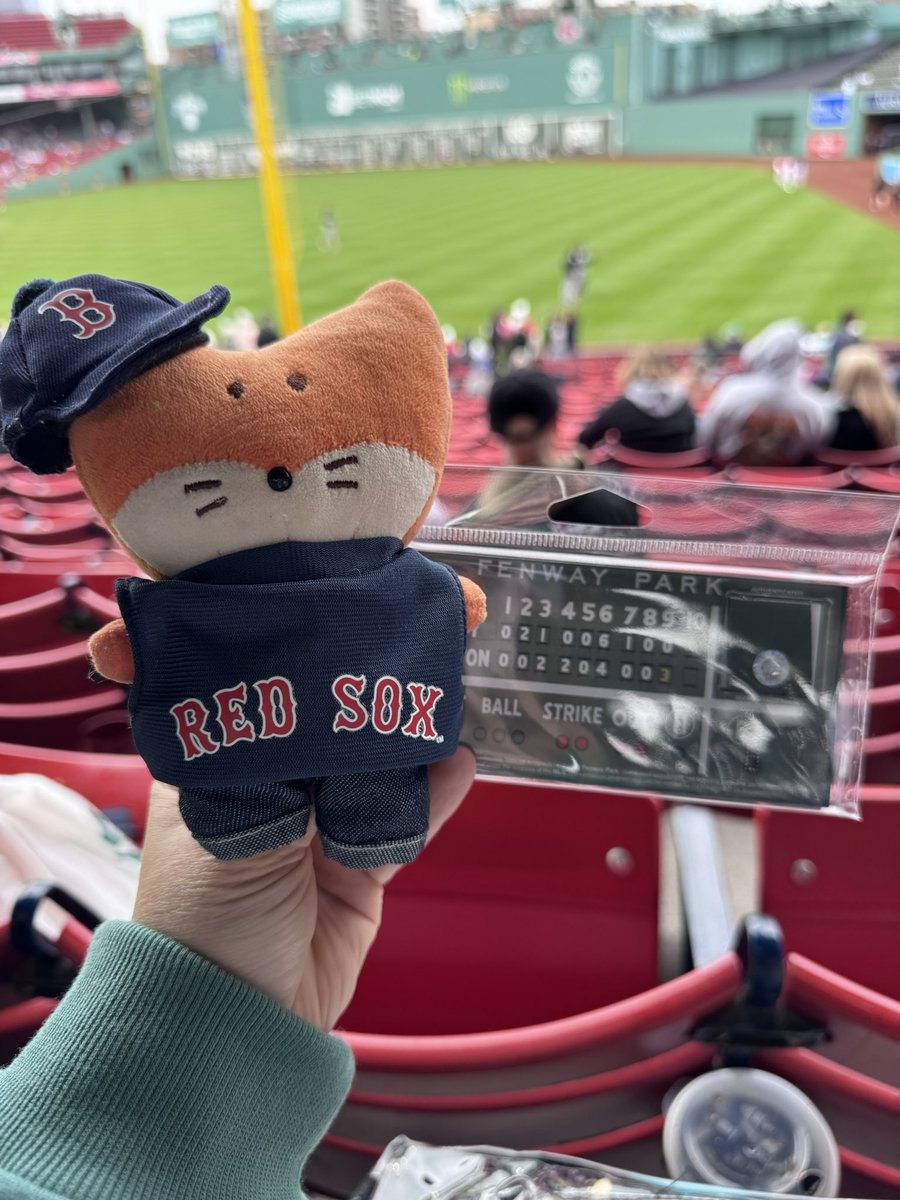 Lillinn333's tweet photo. Fenway park with #Ssongssong #Inseong 
It rained and we lost but it was still a great game! The highlight was Yoshida’s home run ⚾️ #Sf9 https://t.co/KpA6Pgk7wU