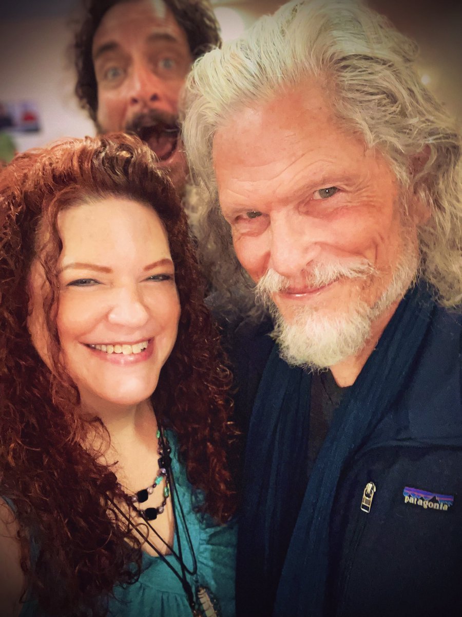 73wildflower's tweet photo. My favorite pic from this weekend 💚✨ 
Sometimes a road trip alone is good therapy. had a quick but lovely chat with these beautiful humans.  both inspired me in different but much needed ways 🙏🏼 Always a pleasure 🪷 my deepest gratitude to you both @KimFCoates @jeffkober ✌🏼 https://t.co/ujLROZ3vI7