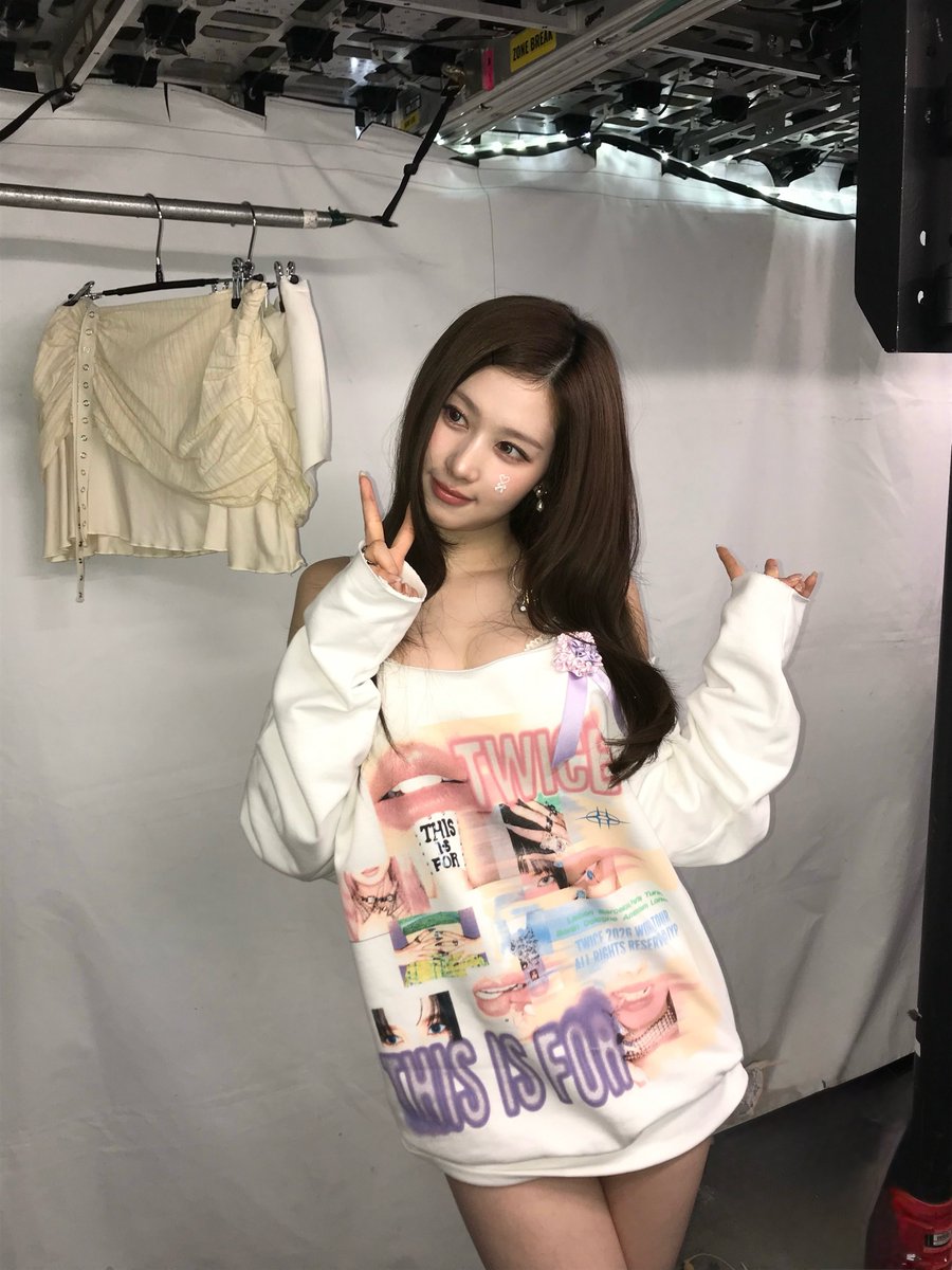 SANABESTGlRL's tweet photo. SANA!! https://t.co/4uLFxg57hF