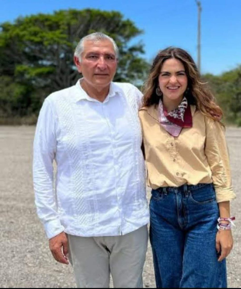 CarlosBarona_'s tweet photo. @schara2000 @JulioO420353 @Claudiashein LA #PutonaDelBienestar DEBERÍA DESLINDARSE DEL ABUELO @adan_augusto, Y LA BARREDORA O SERÁ OTRA QUE TERMINE EN LA CHINGADA 
https://t.co/msYzF8QOFn https://t.co/S4y0dbevCn