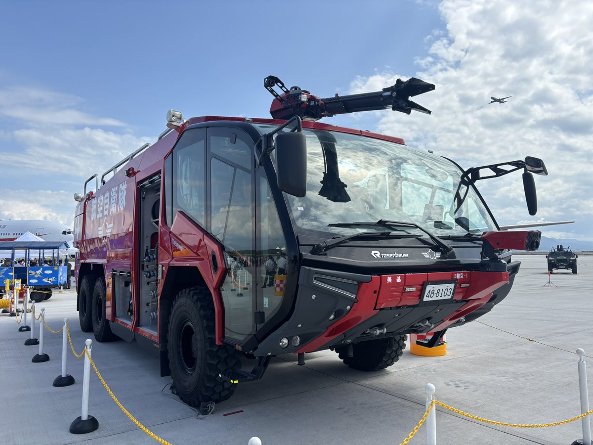 RailStar_main's tweet photo. ローゼンバウアー社（豪）の空港消防車。
艤装は帝国繊維がやってるんだ。 https://t.co/LmRY1GU7Vf