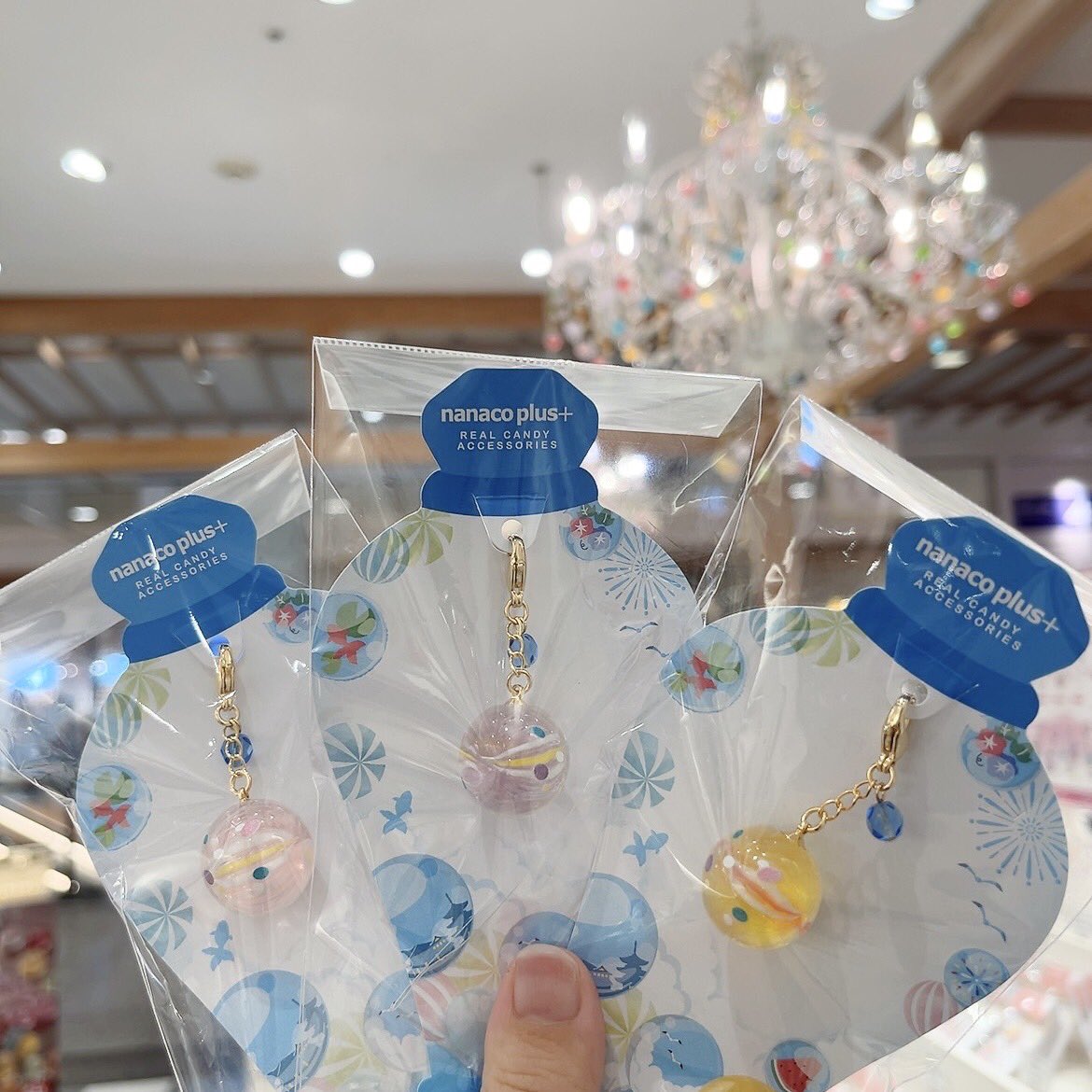 ame_project's tweet photo. 💫ソラマチ店💫
人気のヨーヨー飴のチャームが新しいデザインになって登場しました🍬✨
これからの季節にぴったりのヨーヨー飴🍬
お色はピンク、パープル、イエローの3種類です😆✨(K)
#nanacoplus
#ナナコプラス
#七子加
#東京ソラマチ
#solamachi https://t.co/O7a3KiWm55
