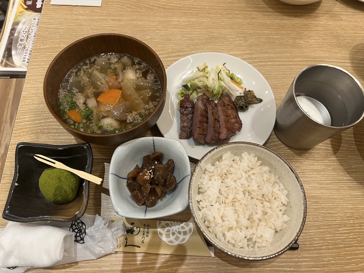 south_flower's tweet photo. 利休の芋煮定食、いただきまーす✧٩( 'ω' )و ✧ https://t.co/yHCza9LRS6