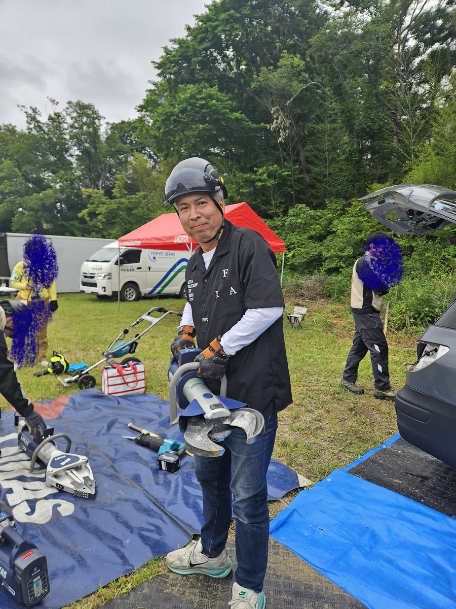 kaniDX's tweet photo. 先日、千葉の八千代台で開かれたワンニャン祭りに行ってきた。GWにやったイベントにも出店してくれた #東京電機 さんの電源車があったり、 #日本災害救助活動支援隊 や  #千葉県災害救助犬協会 による救助の実演があったりで盛りだくさん。こうした体験も大切な防災だよね😊
#防災を日常に https://t.co/S216lF27yF