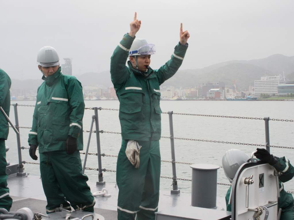 JMSDF_WG2's tweet photo. 「さざなみ」が、関門海峡を通過しました。

#第2水上戦群 https://t.co/ywbNOHniAU