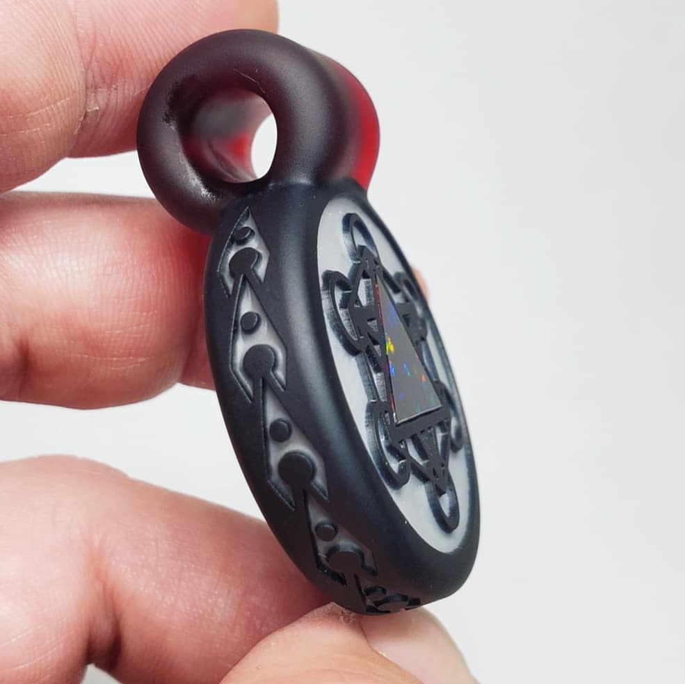 nickhiltbold's tweet photo. This guys made with Portland grey, black, and a pomegranate bale to top it off! It features a 15mm triangle opal carefully inlayed into the piece. 
..
#glassofig #headypendants #headyart #bestofglass #gemsofig #pendantsofig #glasspendants https://t.co/qERe8SSoii