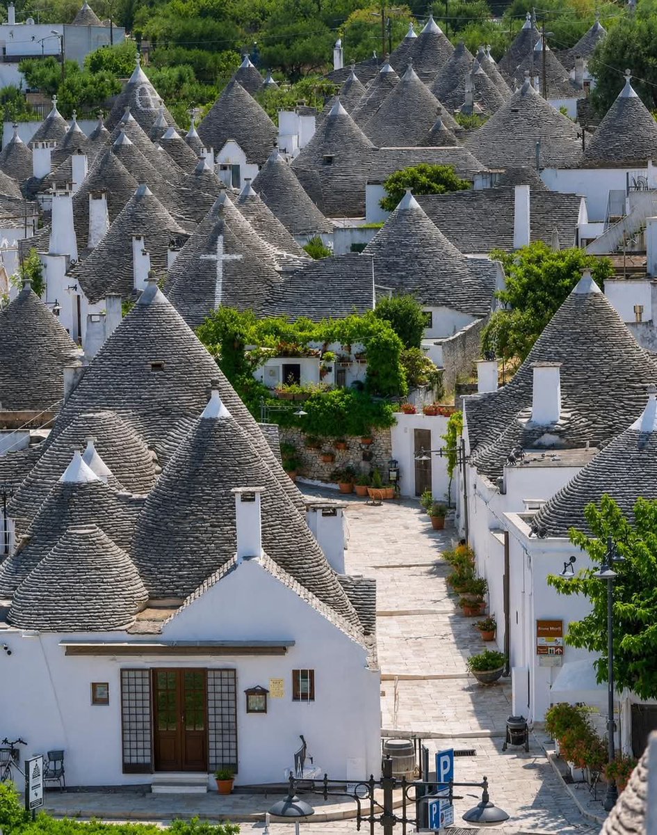 SeascapeNature's tweet photo. Alberobello, Italy 🇮🇹 https://t.co/u0fTIbT1dq