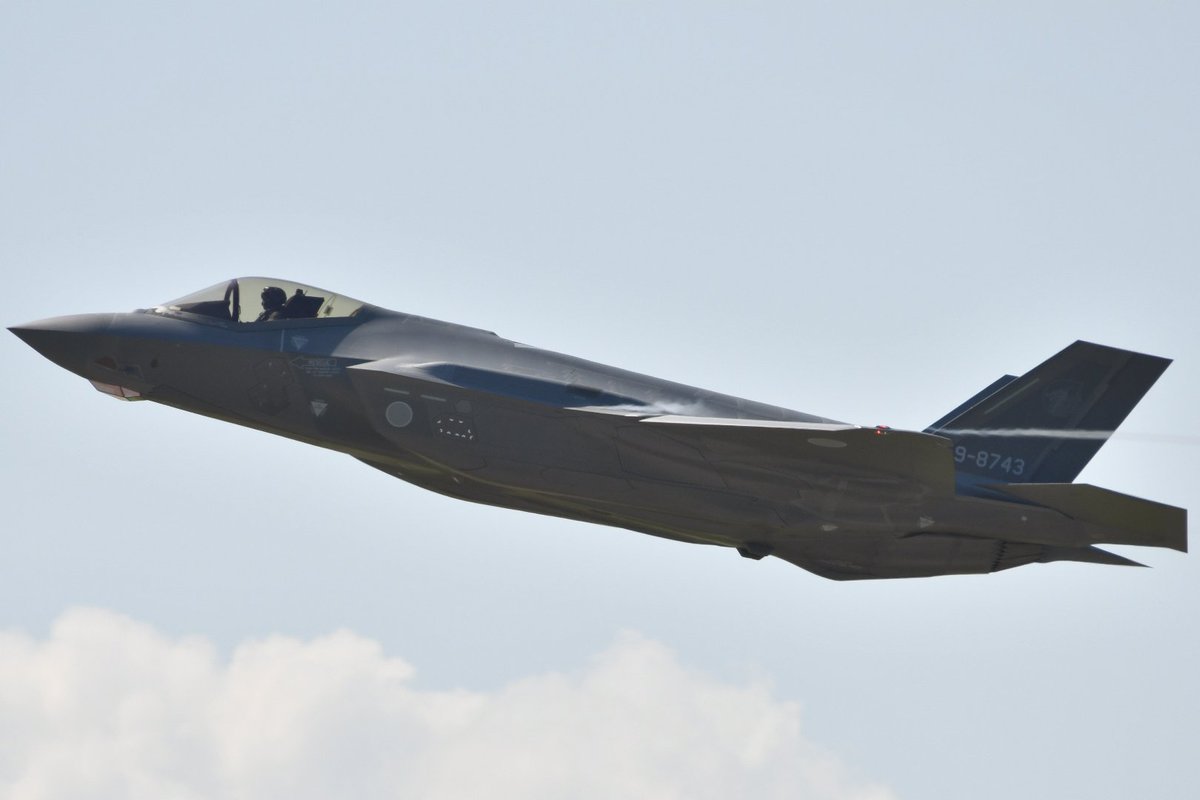 satella747's tweet photo. F-35も見れた。
平日に小松に来れるのが年数回ぐらいになっちゃって悲しみ。 https://t.co/m2Q1f7wnfc