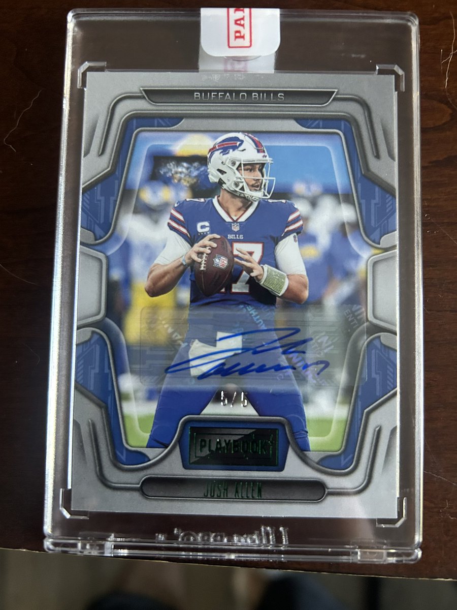 PB_JSingleton's tweet photo. @tm1515152005 @msgcollectibles Josh Allen Panini Playbook green auto 5/5 
$500 OBO
Mosaic Sparkle packs $50 each (2 available) 
Prices are shipped, offers welcomed https://t.co/Eq6mxHcsOA