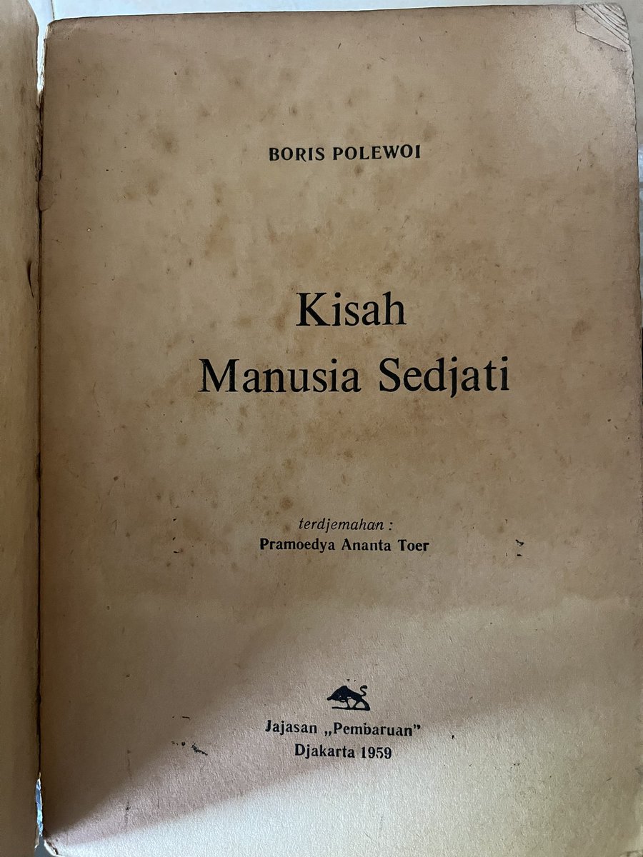Sam_Ardi's tweet photo. Unboxing paket Kisah Manusia Sedjati karya Boris Polewoi terjemahan Pram. Karya seperti ini saya yakin oleh penerbit Lentera Dipantara tidak akan dicetak ulang. Fokus ke tetralogi Buru cover mleyot karena masyhur di masyarakat. https://t.co/od5OoGZWsT