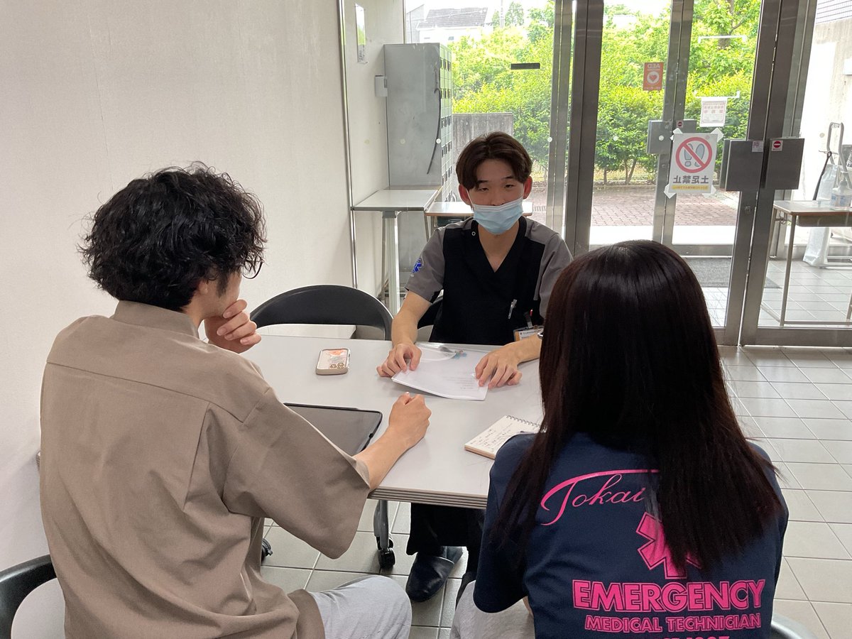 ohno28300742's tweet photo. 東海医療工学専門学校
先日、愛知県の医療機関である名古屋徳洲会病院の方々にご来校頂きまして、病院内で勤務する救急救命士の就職ガイダンスを開催して頂きました。進路相談などの貴重なご意見を頂き、ありがとうございました。

#名古屋徳洲会病院救急救命室 
#名古屋徳洲会病院 
#救急救命士 https://t.co/cgCPb3NS6y