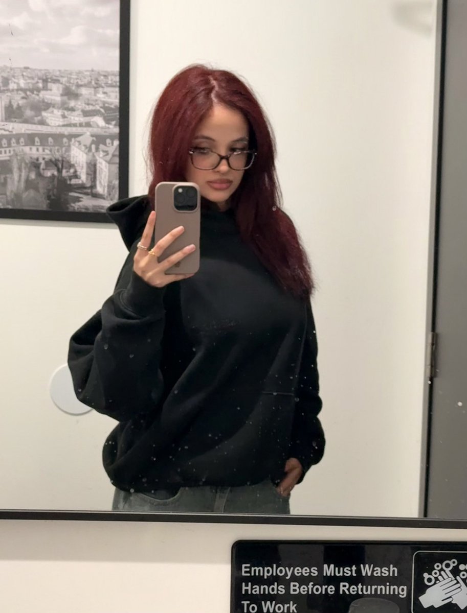 ari 🧸 tweet media