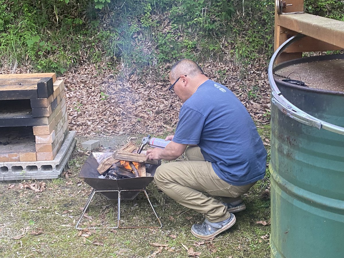 up_anda's tweet photo. 土曜日は伊勢崎から岐阜県某所で行われたパンダリーノ前夜祭へ。
主人の作る絶品ピザを堪能しつつ車談議に花が咲きました。
楽しい時間を過ごせました♪開催＆お誘いありがとうございました♪ https://t.co/HoRXA7MTni