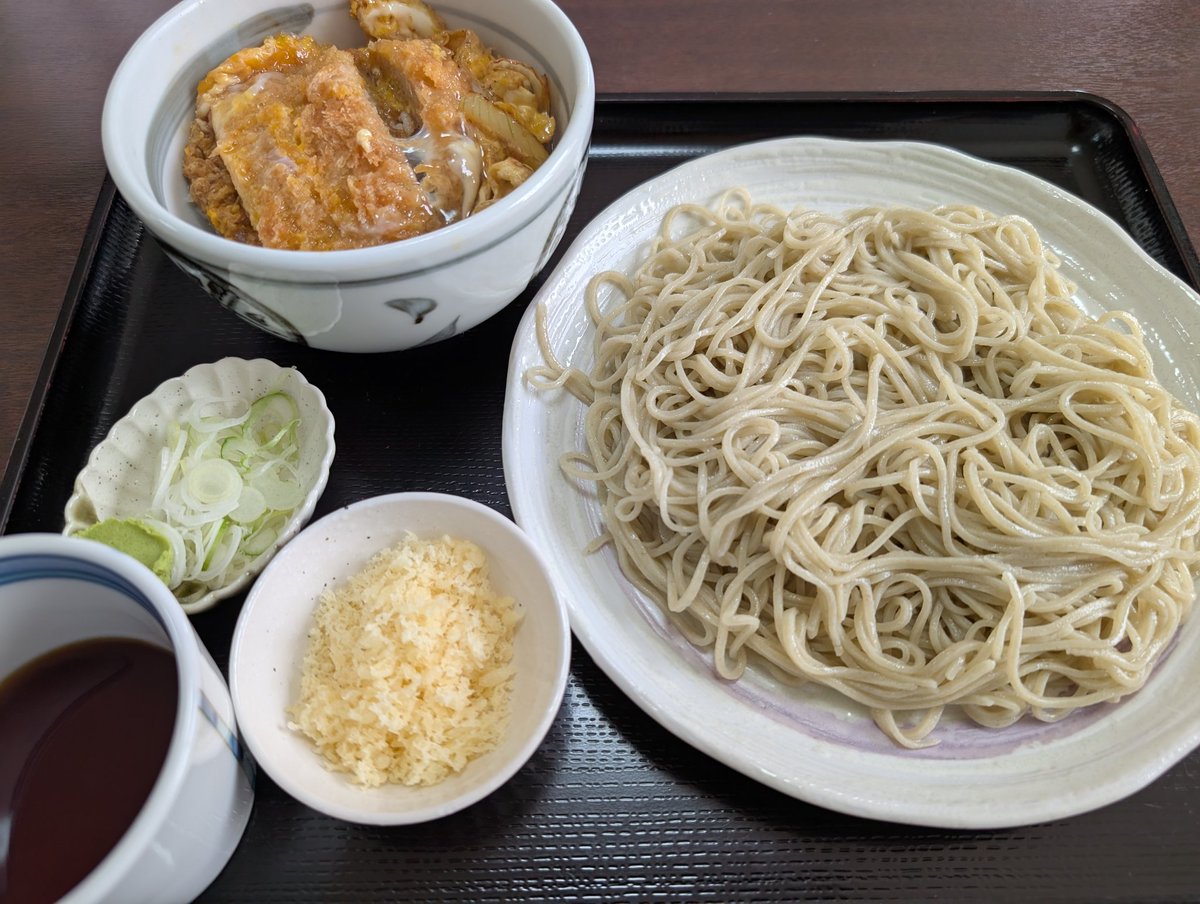 btaur's tweet photo. 稚内市中央  そば処 壱文
もり+ミニカツ丼❗️700+450円
店主さんグーグルマップで特製たれのカツ丼と紹介していたので言われるがままに🎵
無料トッピングの天かすも〜 https://t.co/Tl43I32EKx