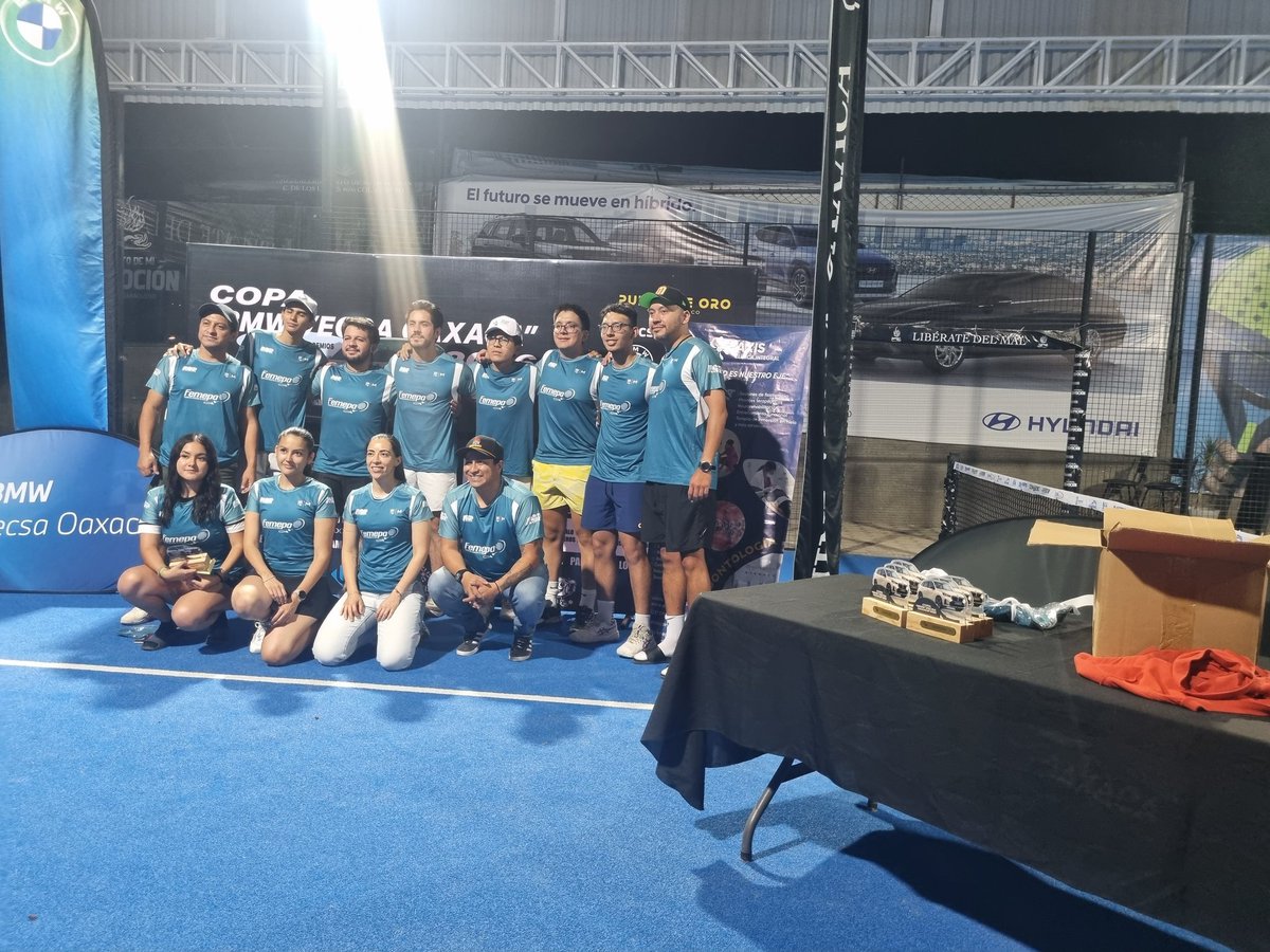 bbfresa1's tweet photo. El equipo de #padel #Oaxaca que va la próxima semana al Nacional https://t.co/U0nNsdvfnM