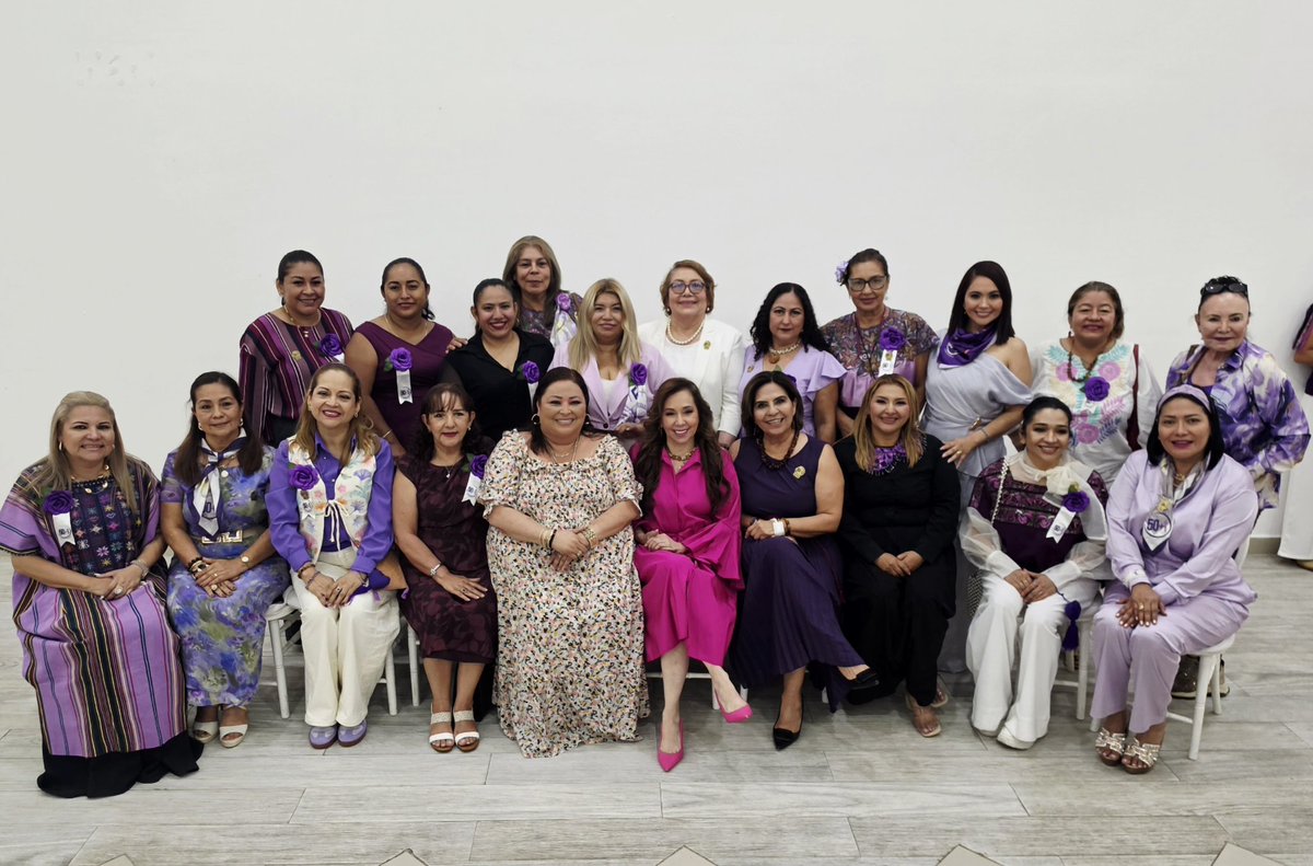 ClaudiaReyna_G's tweet photo. Agradezco la presencia de Secretaría General de Gobierno @DulceRo_Ovando en ‘Antes que Nosotras’ Reconocer a mujeres chiapanecas que abrieron camino inspira nuestro trabajo en 50+1 #Suchiate para fortalecer liderazgo femenino. #MujeresQueHicieronHistoria @50mas1Mx @nenaorantes https://t.co/IW6l6DUFLI