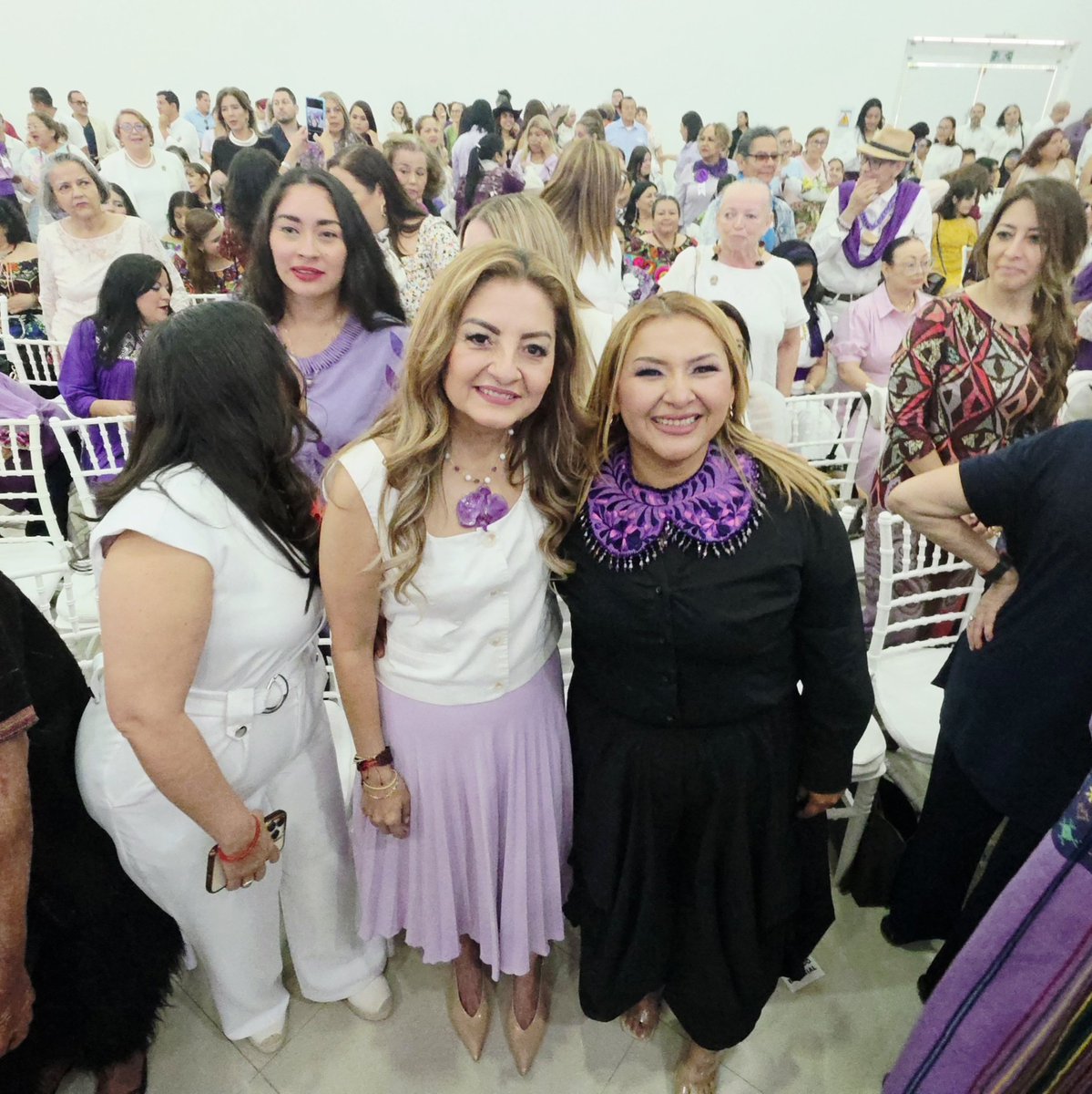 ClaudiaReyna_G's tweet photo. Agradezco la presencia de Secretaría General de Gobierno @DulceRo_Ovando en ‘Antes que Nosotras’ Reconocer a mujeres chiapanecas que abrieron camino inspira nuestro trabajo en 50+1 #Suchiate para fortalecer liderazgo femenino. #MujeresQueHicieronHistoria @50mas1Mx @nenaorantes https://t.co/IW6l6DUFLI