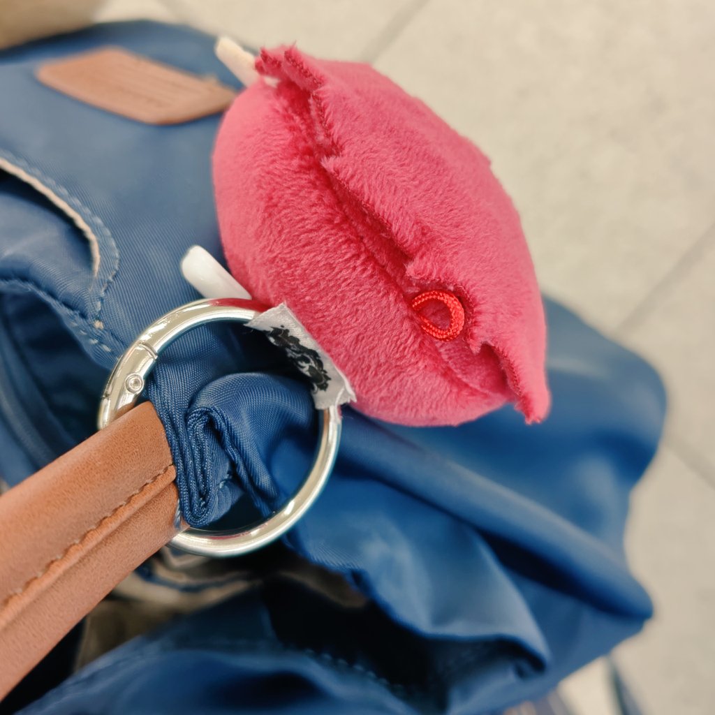 mzmzmzkae3's tweet photo. このタイプのリングつけるとおカバンにつけやすい

相変わらず不服そうでかわいい https://t.co/vJIJk9yqo8