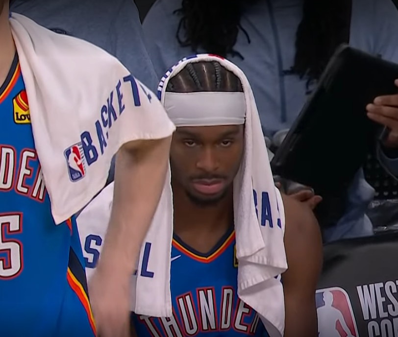 PurpGoldLakers's tweet photo. He's about to cry 

LMAOOOOO HE LOOKS DEFEATED https://t.co/K3MDBOT3y7