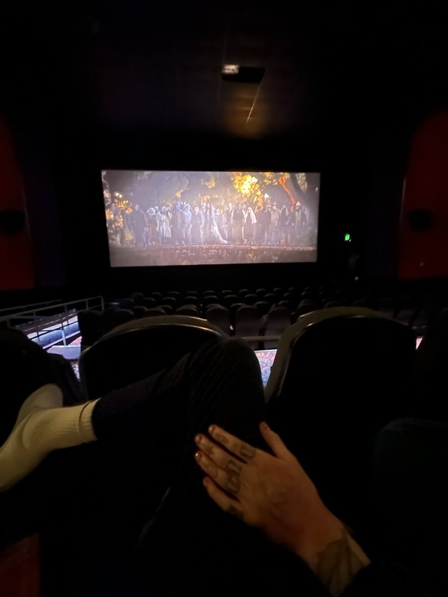 returncustom3r's tweet photo. Went to the movies https://t.co/jJmBXJ96Ts