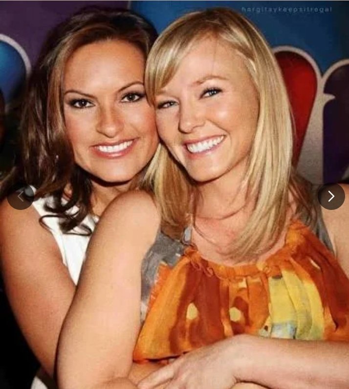 CarisiGirl80's tweet photo. #KelliGiddish and #MariskaHargitay
#Rollivia 💛🩷
Michelle needs to honor this friendship as an example of female empowerment https://t.co/BLBkprpyLR