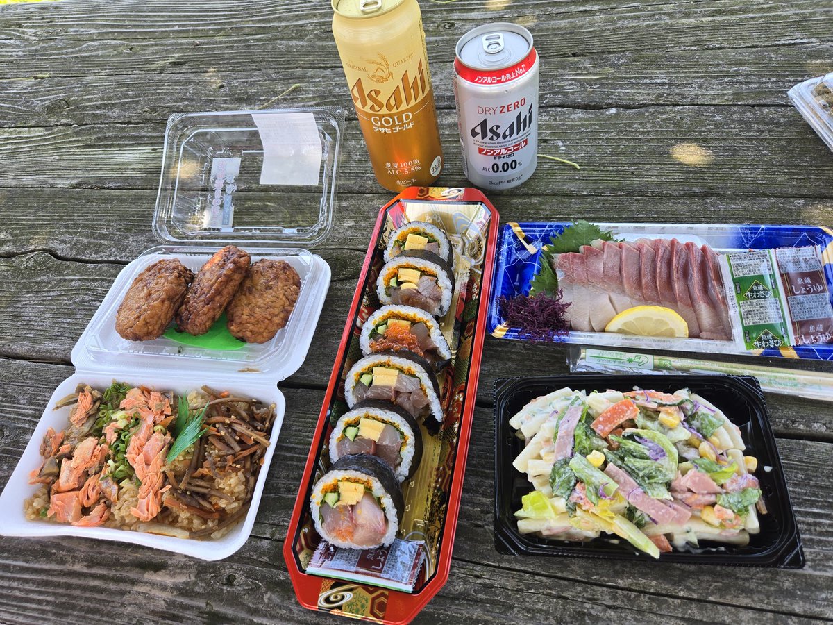 emikuu's tweet photo. 久しぶりの志賀島飯😁
日陰は涼しい🌞 https://t.co/wU1GXdv1UI