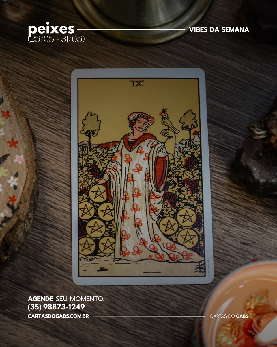 cartasdogabs's tweet photo. ♓️ SEMANA P/ PEIXES: 

Se tem um signo que pode sentir uma mudança forte na própria autoestima essa semana, é você. Tem chance de viver momentos de conquista, receber reconhecimento ou até perceber que você está entrando numa fase mais madura emocionalmente. E sabe o mais bonito? Essa carta mostra alguém que aprendeu a ficar bem consigo mesmo antes de buscar completude nos outros. A semana favorece dinheiro, autocuidado, beleza, compras, trabalho e tudo aquilo que fortalece sua sensação de segurança e merecimento. Só cuidado com pessoas que aparecem tentando acessar sua energia justamente quando você começa a brilhar diferente. Nem todo mundo suporta ver sua evolução sem tentar criar confusão. Também existe uma energia forte de seletividade afetiva: você começa a perceber que paz vale mais do que atenção vazia. E olha… tem abundância vindo quando você para de agir pela carência e começa a escolher pela consciência. A vida quer te mostrar nesses dias que você não precisa aceitar pouco só porque um dia teve medo de ficar sozinho.

— Veja meu catálogo no tweet fixado, agende sua consulta no link na bio e me siga para novos conteúdos.