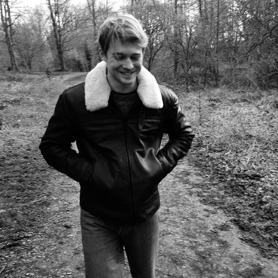 Joe Alwyn Styled 🌊🪶 tweet media