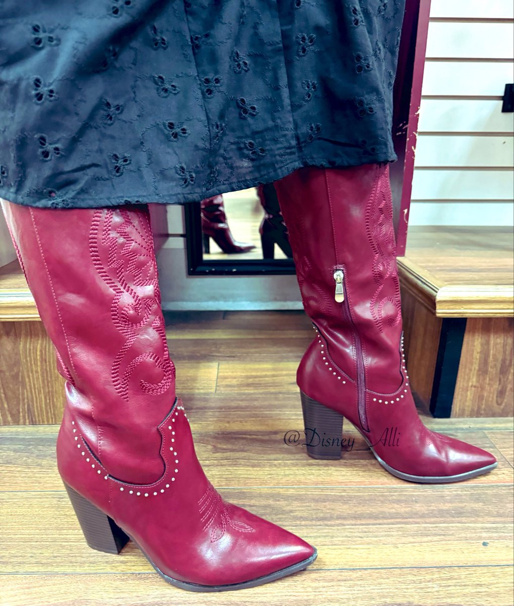 Disney_Alli's tweet photo. Prepping for Stampede #shoes #shoefie #shoestagram #shoesoftheday #sotd #outfitoftheday #ootd #shoelover #shoefreak #shoeporn #shoewhore #shoeaddict #shoeaholic #shoeaddiction #bootlover #bootfreak #bootporn #bootaddict #cowboyboots #westernwear #showoff https://t.co/iT2uDkyIPK