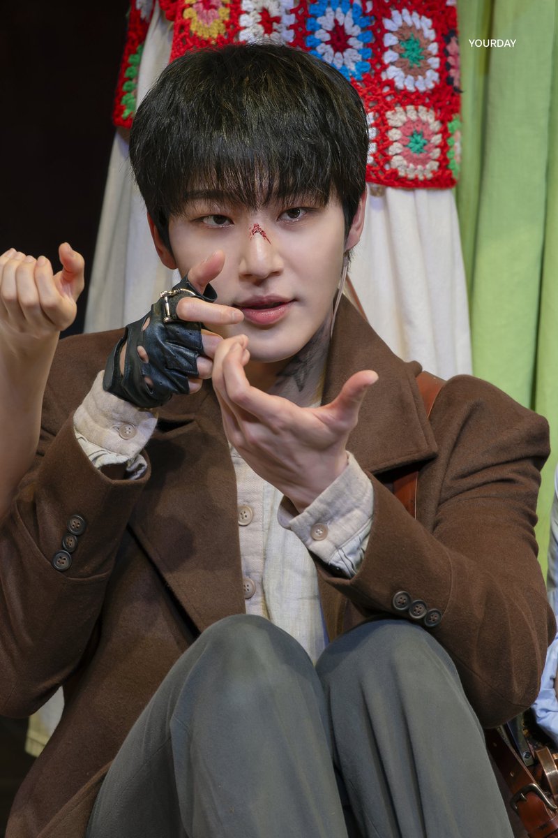데이 tweet media