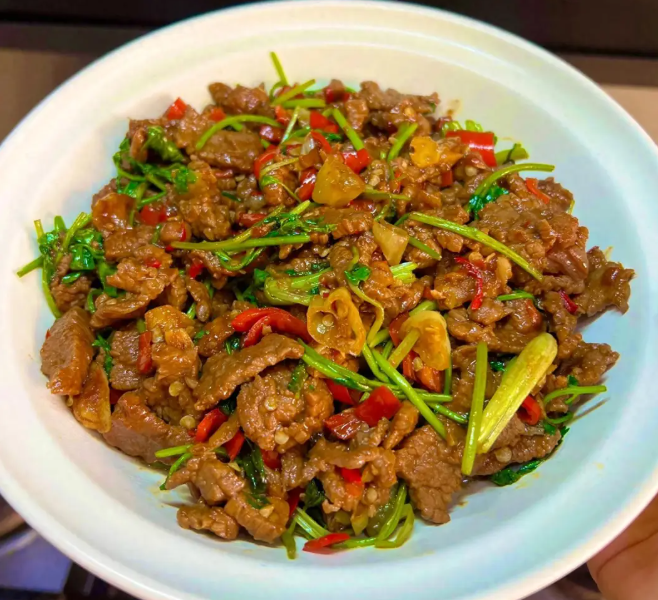 liucc83238's tweet photo. 小炒黄牛肉，小米辣，鲜辣过瘾，下饭神器。 https://t.co/CZqx8Z1wLF