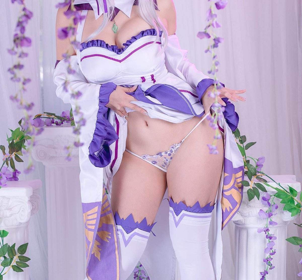 GlacialWitchLia's tweet photo. ᅠᅠ⠀ 
ᅠ⠀  
ᅠᅠ ⠀    A little tease~🤭

           #SeductiveSunday https://t.co/0ghS7Kr0D8
