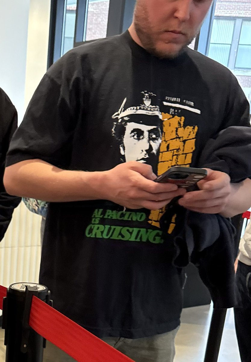 Kyle__PI's tweet photo. At quick glance, I thought that was @BillSimmons in line at the Coolidge. @TheRewatchables @SeanFennessey @ChrisRyan77 https://t.co/IL1xMEW7Yq