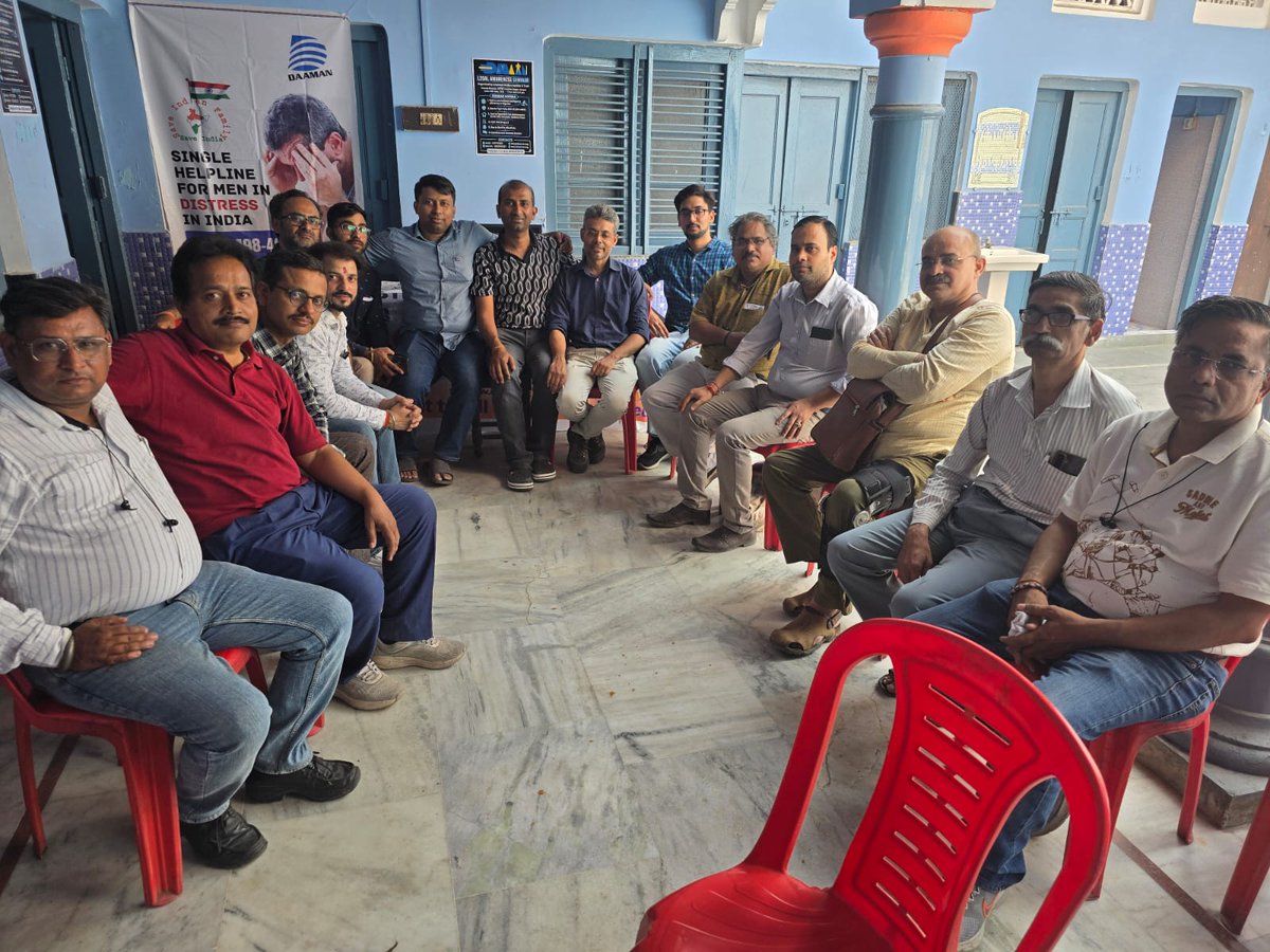 DaamanNGO's tweet photo. Our Legal Awareness Seminar in Kanpur was a huge success today. Members got powerful strategies on AI in litigation, fighting false cases, RTI, and more. Together, we are stronger. #DaamanNGO #LegalAwareness #EmpowermentThroughKnowledge #KanpurSemiar https://t.co/xgea7tFjml